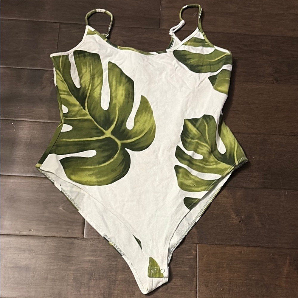 Forever 21 Plus Women’s 0X Tropical Banana Leaf Print Spaghetti Strap Bodysuit